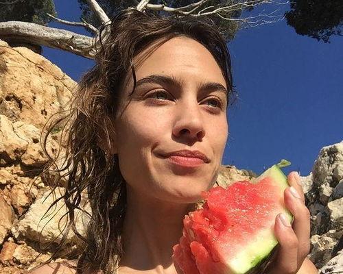 2022娱乐圈吃瓜,瓜田李下,明星们的年度“瓜”事盘点